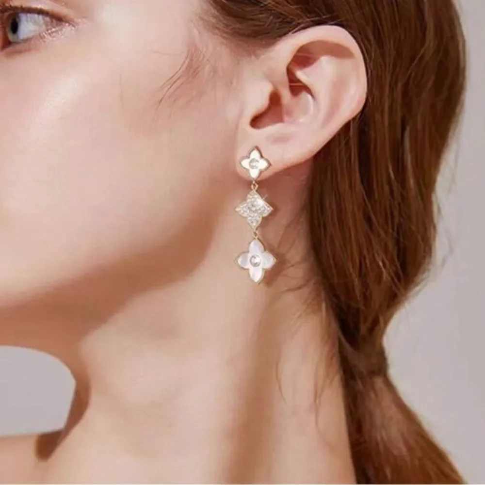 Gold Floral Drop Earrings A1526
